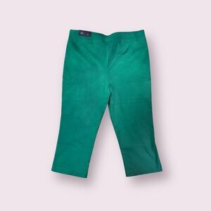 NWT - Women’s Green Capri Bengaline Work Pant - L